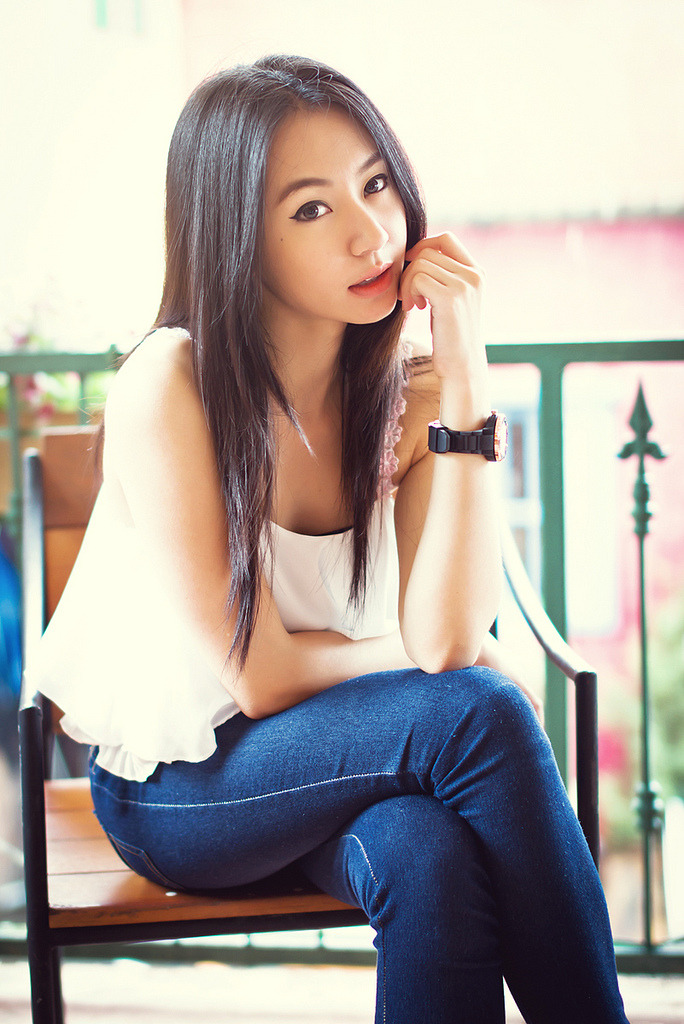 夜玩亲女裸睡的小婷